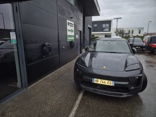Installation de bornes de recharges pour une flotte de véhicules électriques à Lyon, Saint-Étienne, GS NETWORK